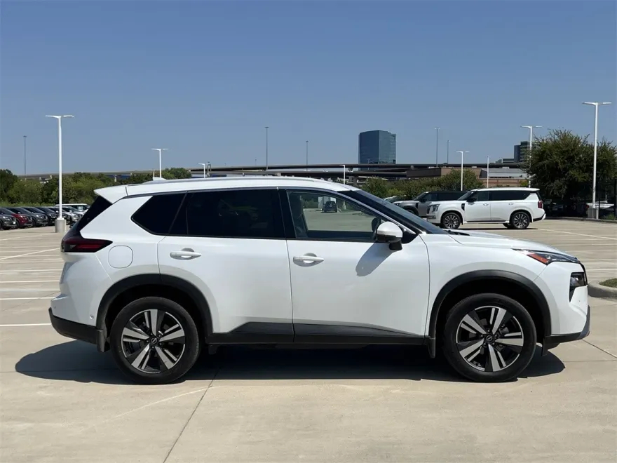 2024 Nissan Rogue SL photo 1