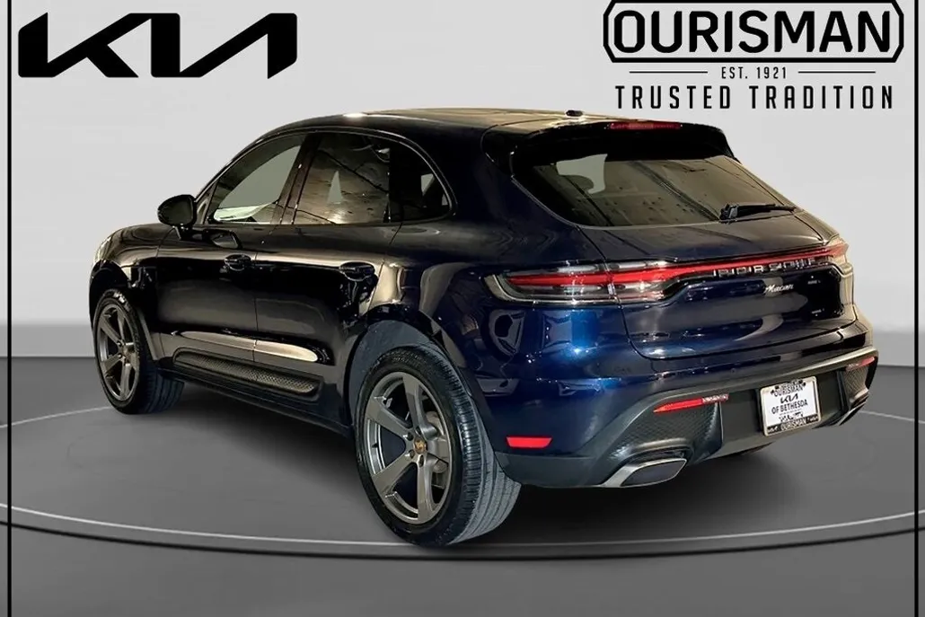 2022 Porsche Macan photo 1
