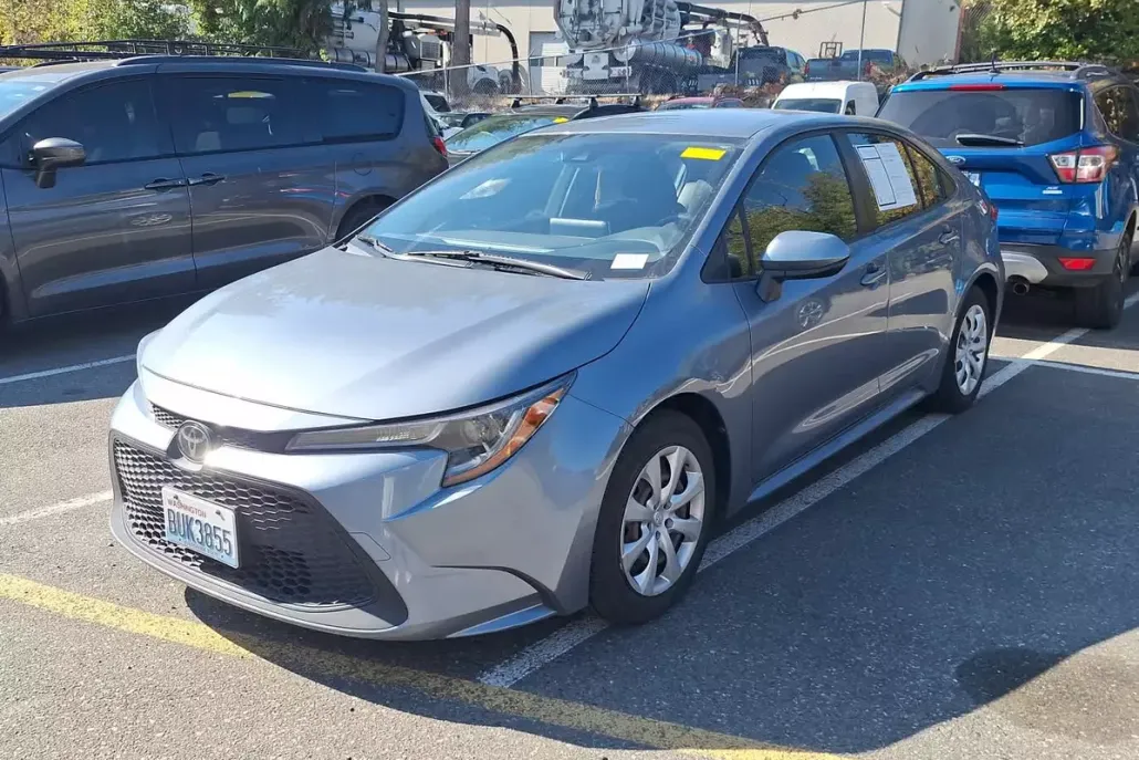 2020 Toyota Corolla LE photo 1