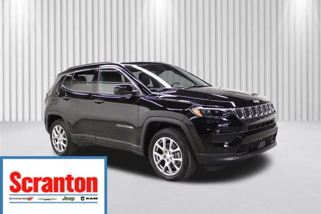 2024 Jeep Compass Latitude Lux photo 1