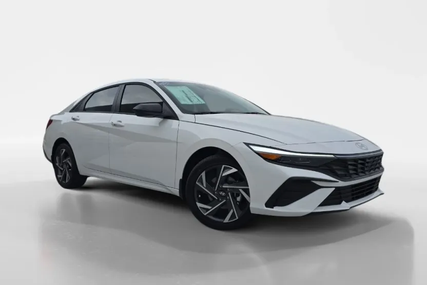 2025 Hyundai Elantra SEL Sport photo 1