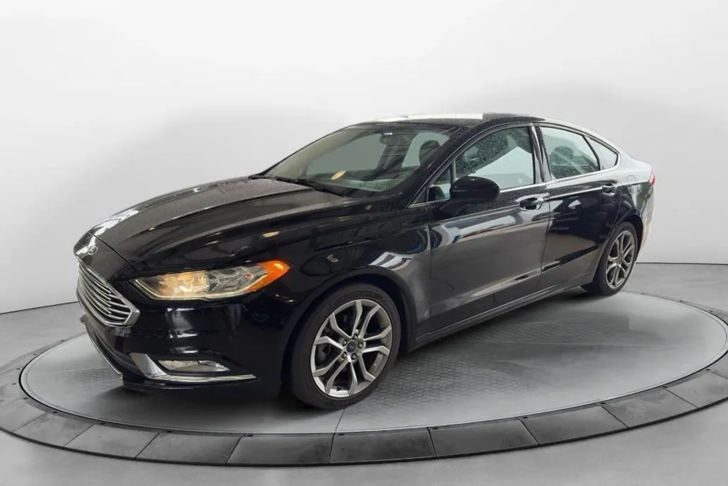 2017 Ford Fusion SE photo 1