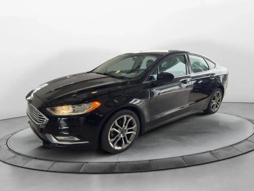2017 Ford Fusion SE photo 1