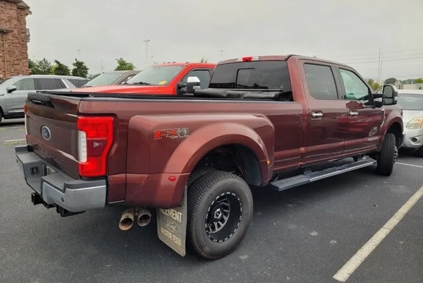 2017 Ford F-350 Lariat photo 1