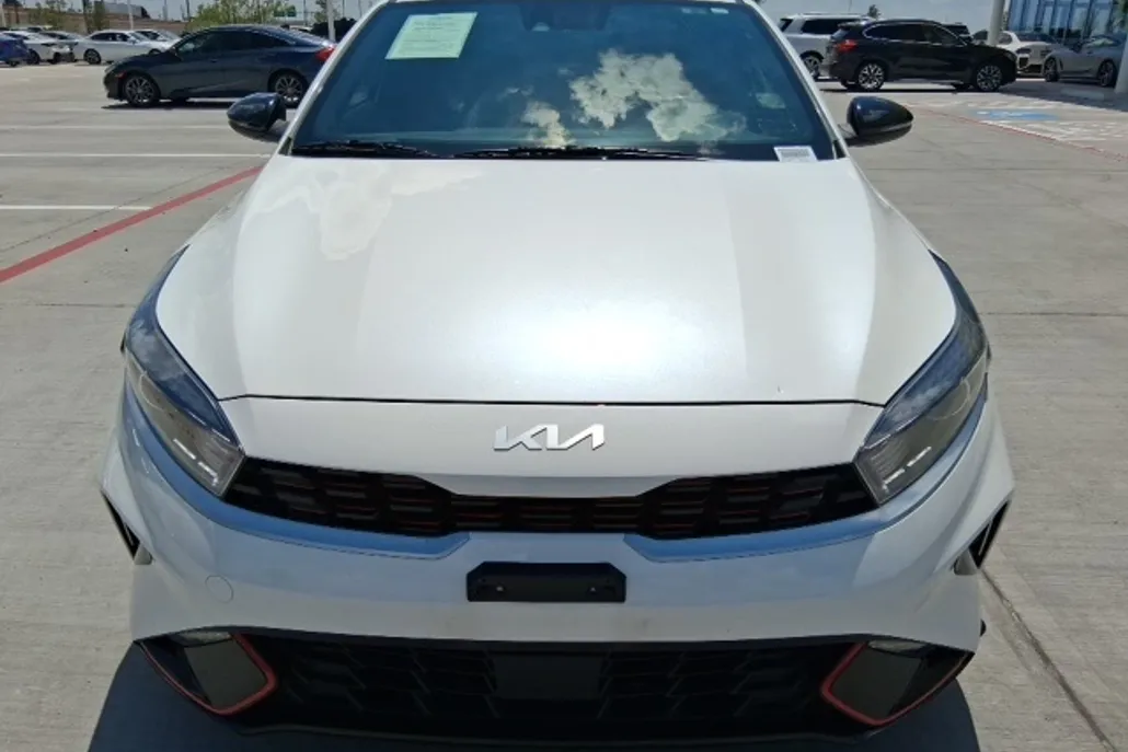 2023 Kia Forte GT-Line photo 1