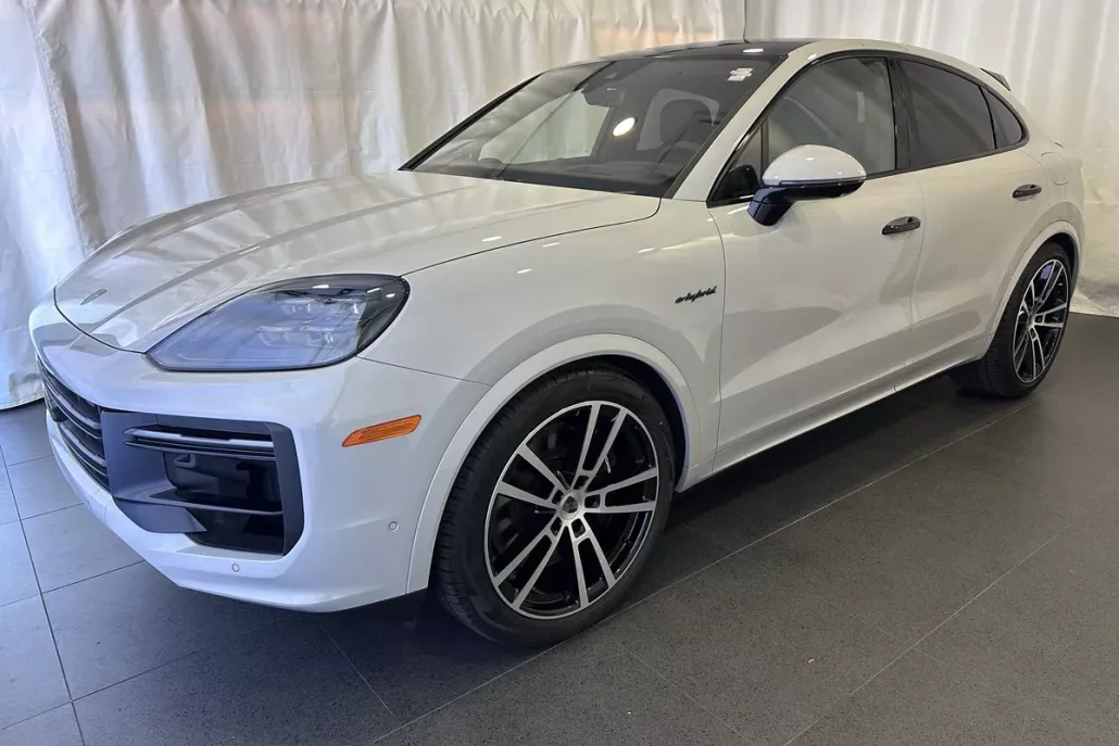 2025 Porsche Cayenne Turbo E-Hybrid photo 1