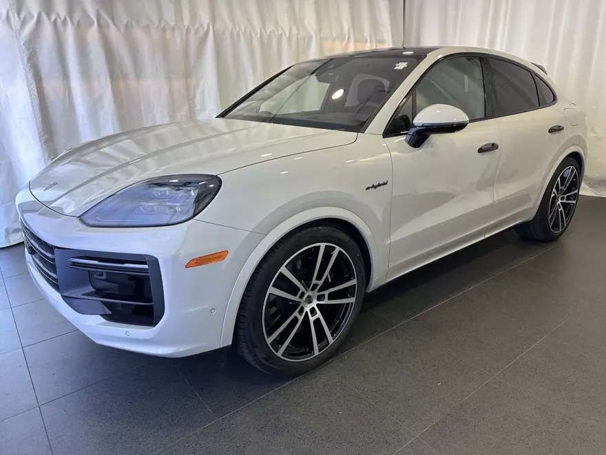 2025 Porsche Cayenne Turbo E-Hybrid photo 1