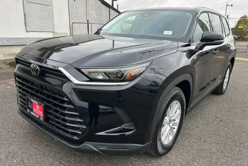 2025 Toyota Grand Highlander XLE photo 1