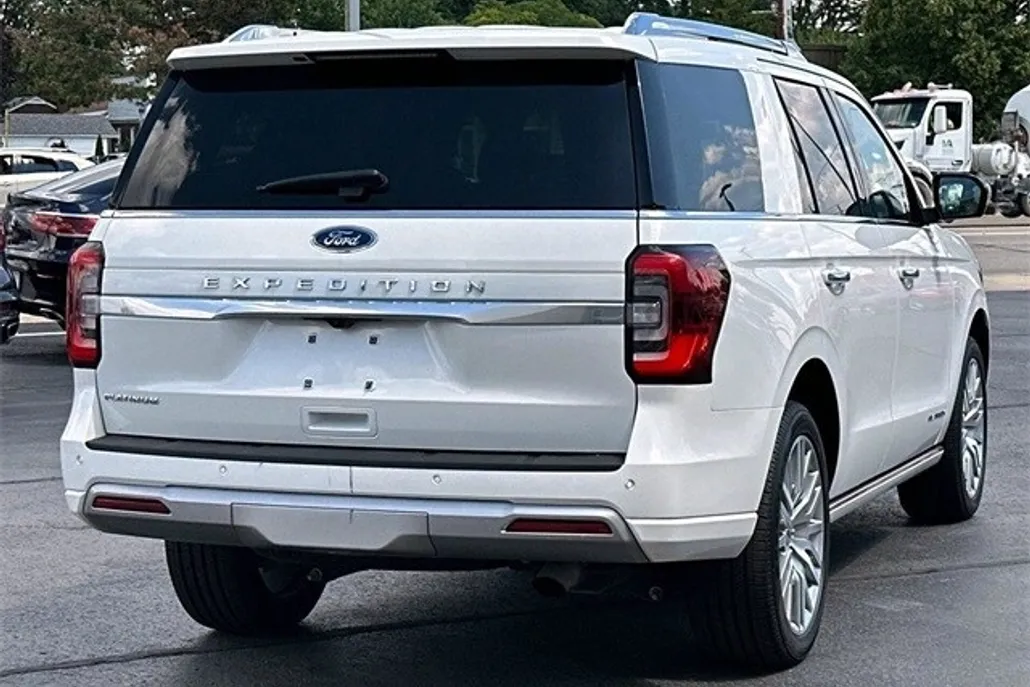 2023 Ford Expedition Platinum photo 1