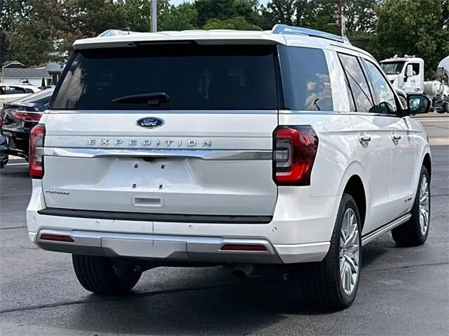 2023 Ford Expedition Platinum photo 1