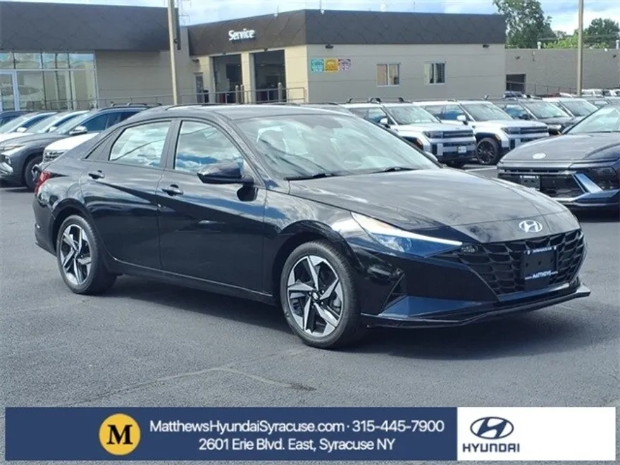 2023 Hyundai Elantra SEL photo 1
