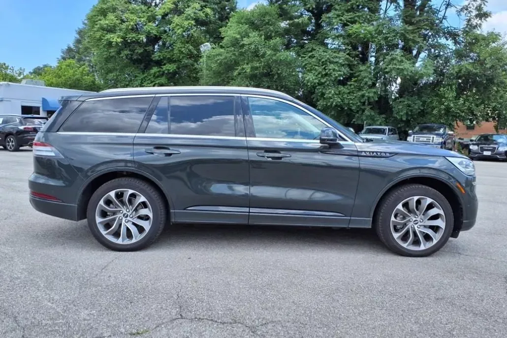 2022 Lincoln Aviator Grand Touring photo 1