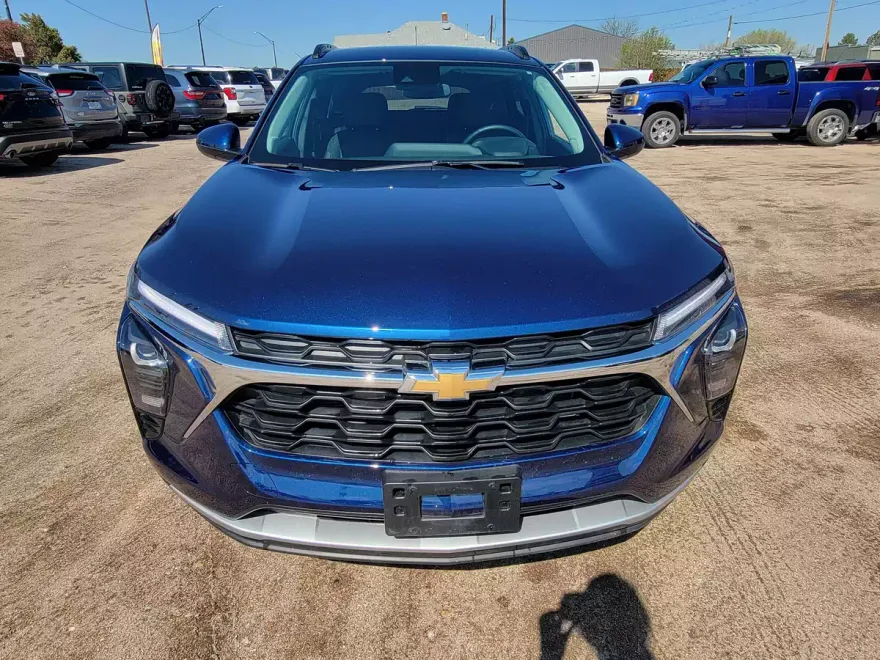 2024 Chevrolet Trax LT photo 1