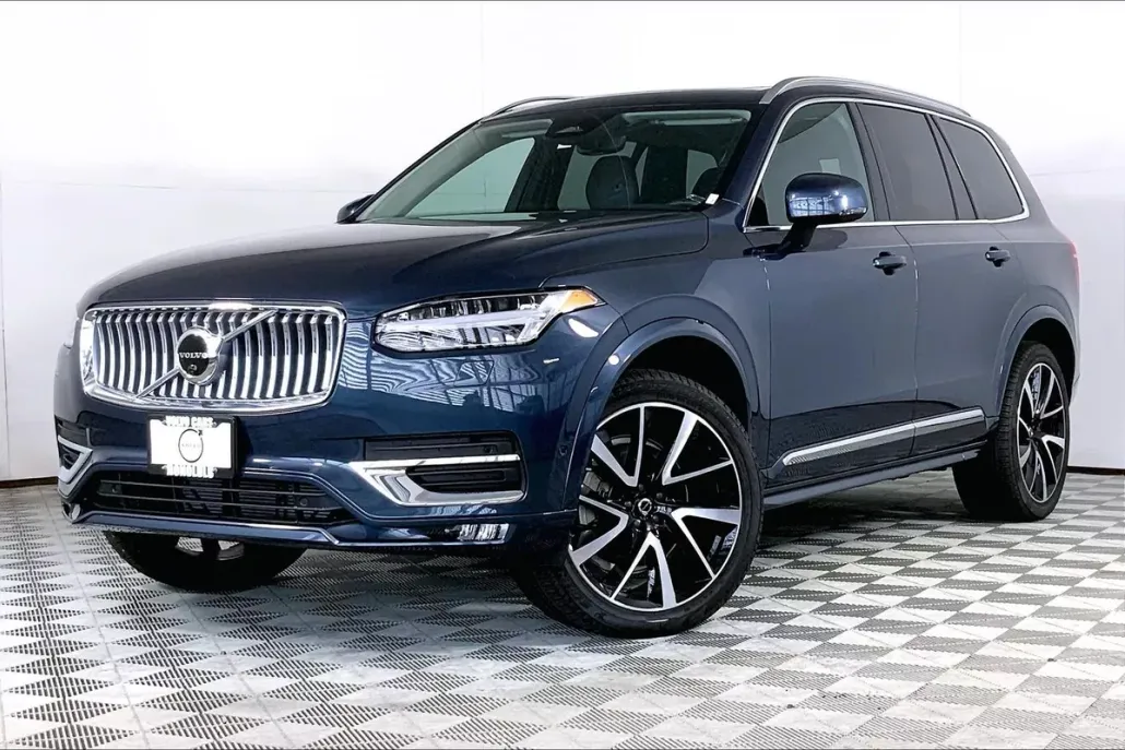 2023 Volvo XC90 AWD Plus photo 1