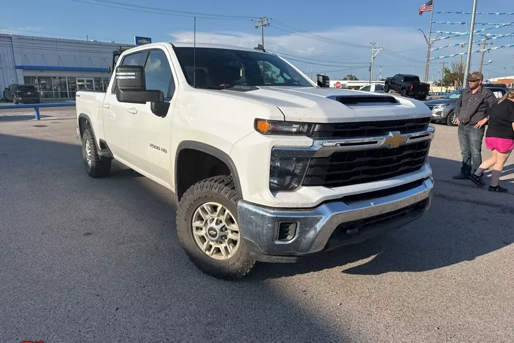 2024 Chevrolet Silverado 2500HD LT photo 1