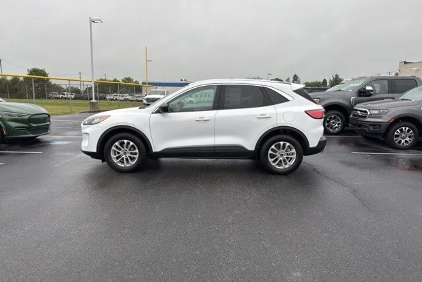 2022 Ford Escape SE photo 1