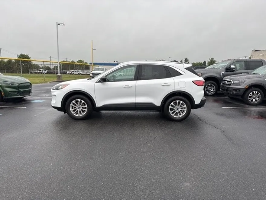 2022 Ford Escape SE photo 1