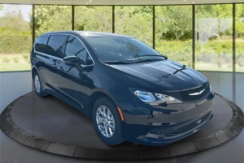 2026 Chrysler Voyager LX photo 1