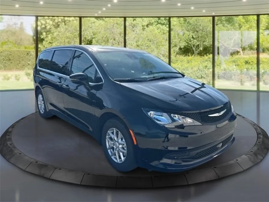 2026 Chrysler Voyager LX photo 1