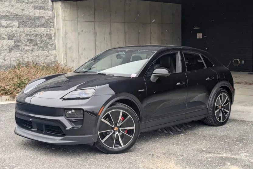 2025 Porsche Macan Electric photo 1