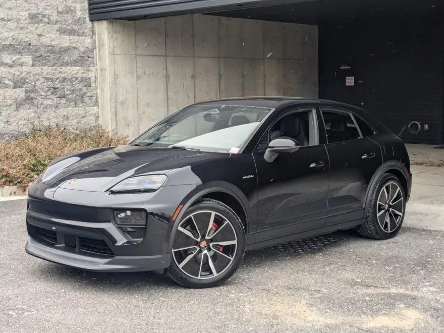 2025 Porsche Macan Electric photo 1
