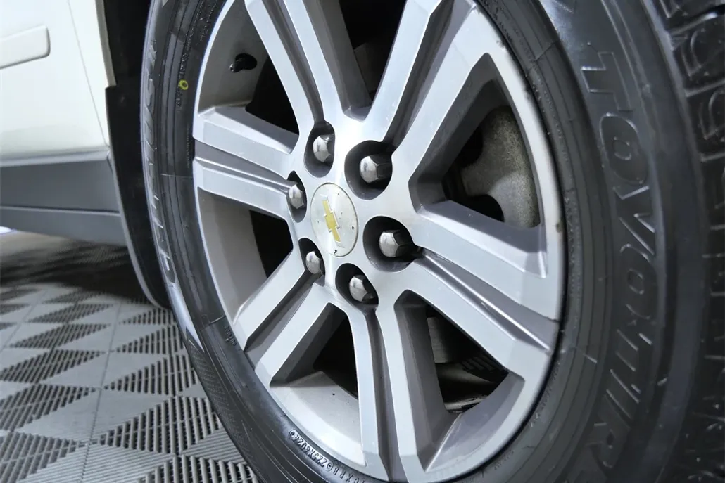 2015 Chevrolet Traverse 2LT photo 1