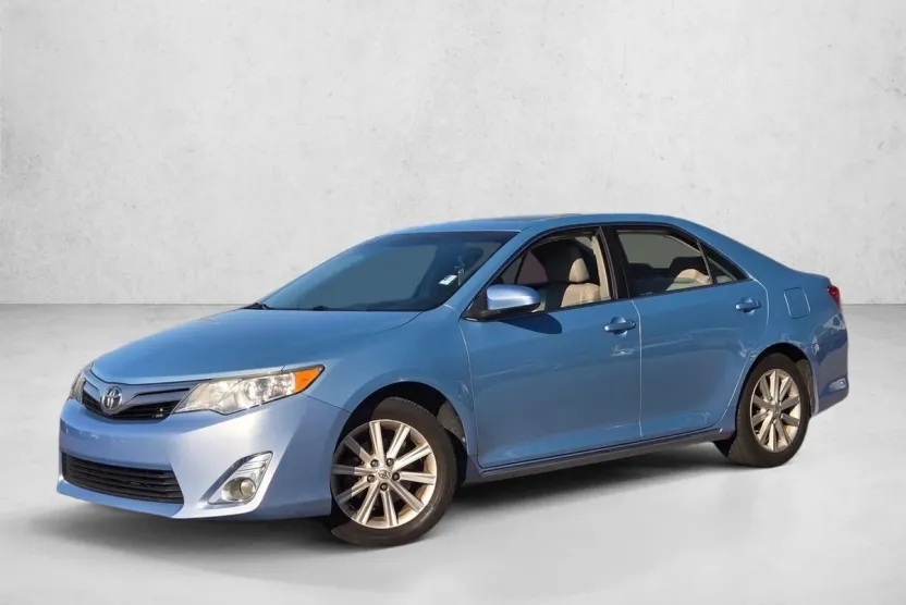 2014 Toyota Camry XLE photo 1