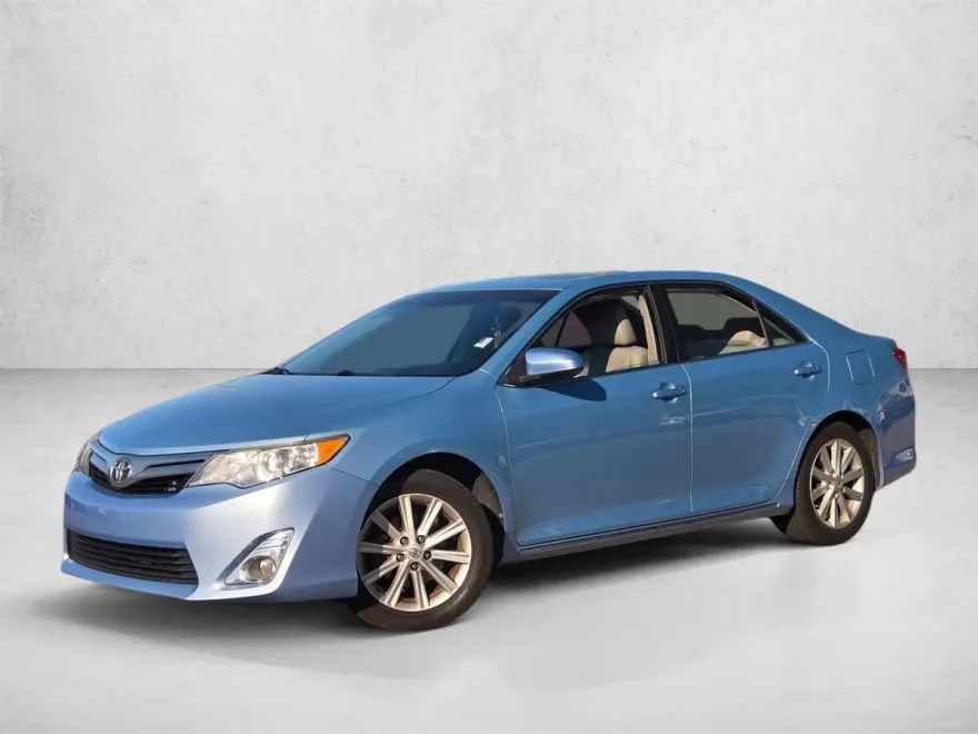 2014 Toyota Camry XLE photo 1