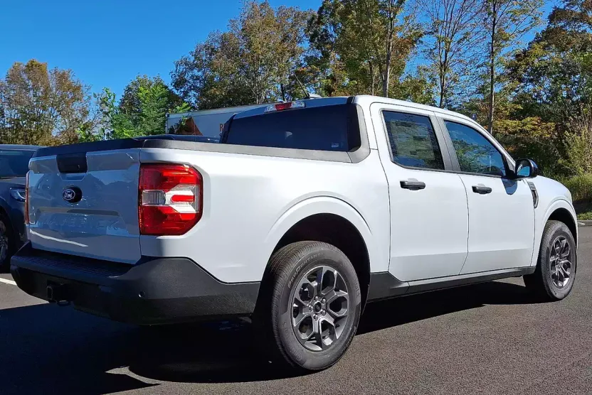 2025 Ford Maverick XLT photo 1