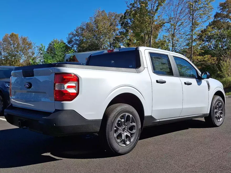 2025 Ford Maverick XLT photo 1
