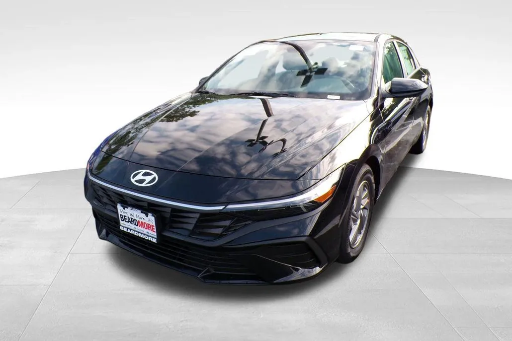 2025 Hyundai Elantra SE photo 1