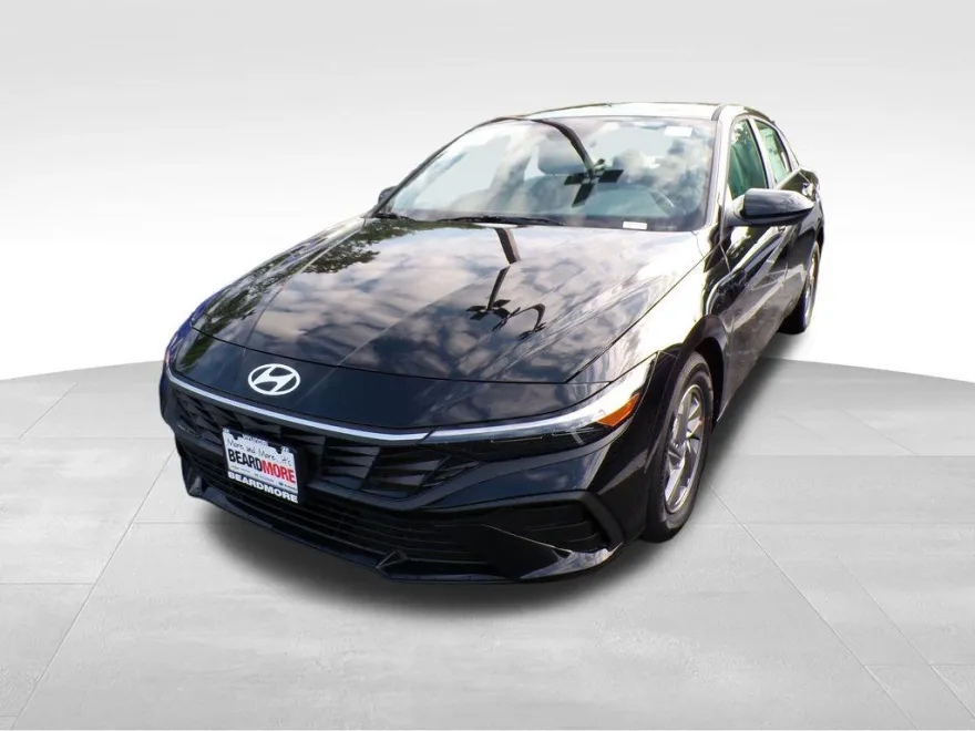 2025 Hyundai Elantra SE photo 1