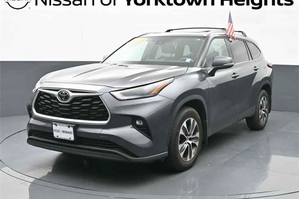 2022 Toyota Highlander XLE photo 1