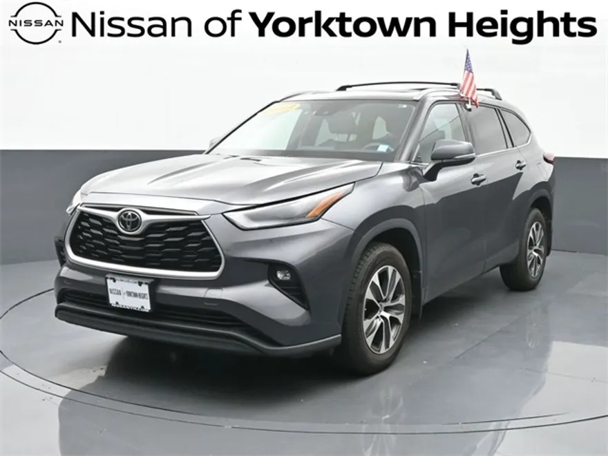 2022 Toyota Highlander XLE photo 1