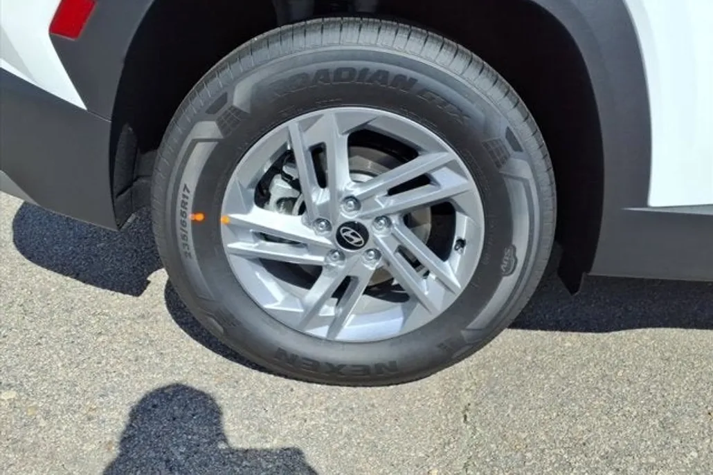 2026 Hyundai Tucson SE photo 1
