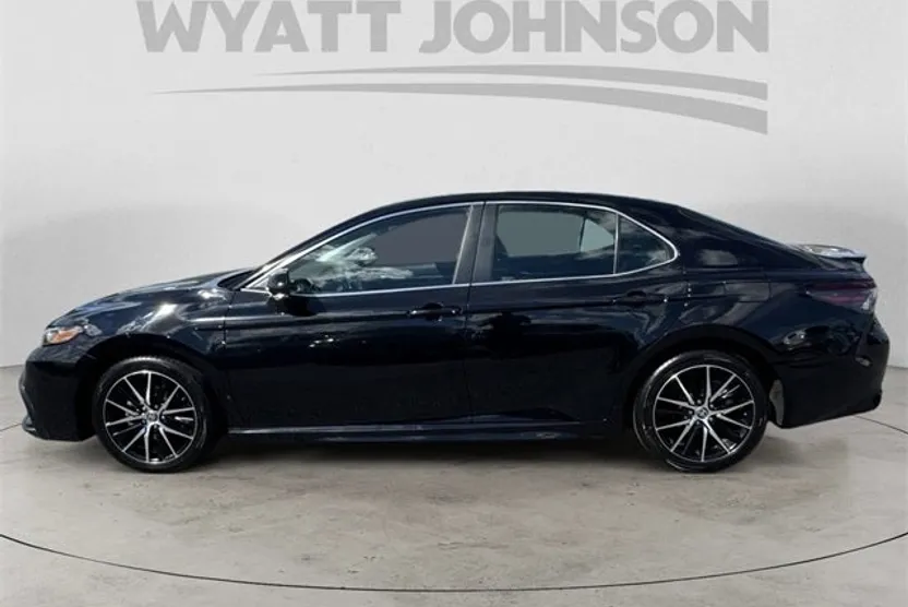 2024 Toyota Camry SE photo 1