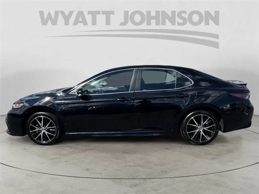 2024 Toyota Camry SE photo 1