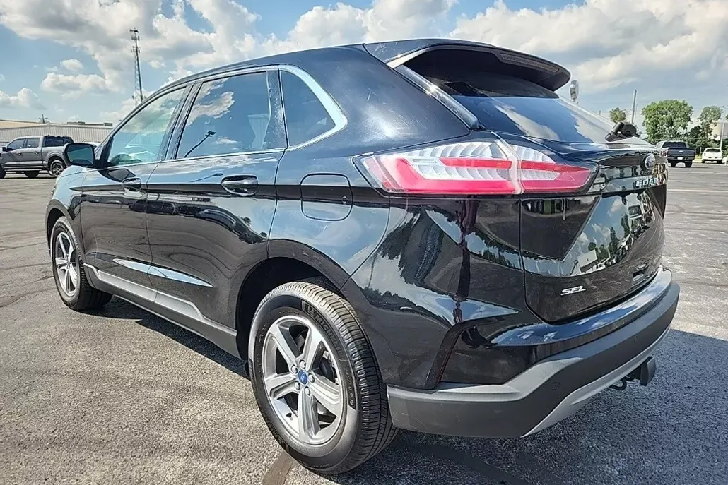 2022 Ford Edge SEL photo 1