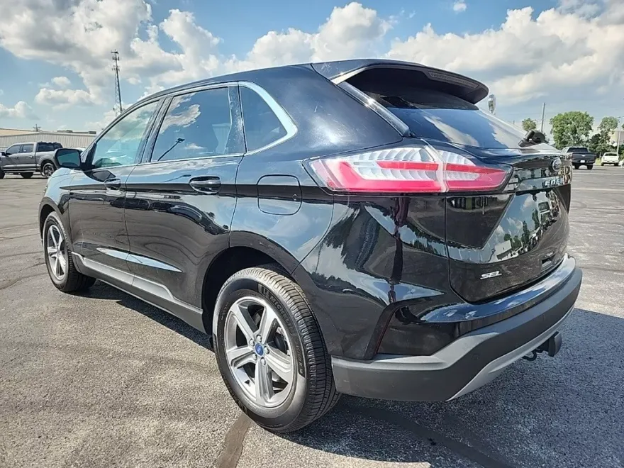 2022 Ford Edge SEL photo 1