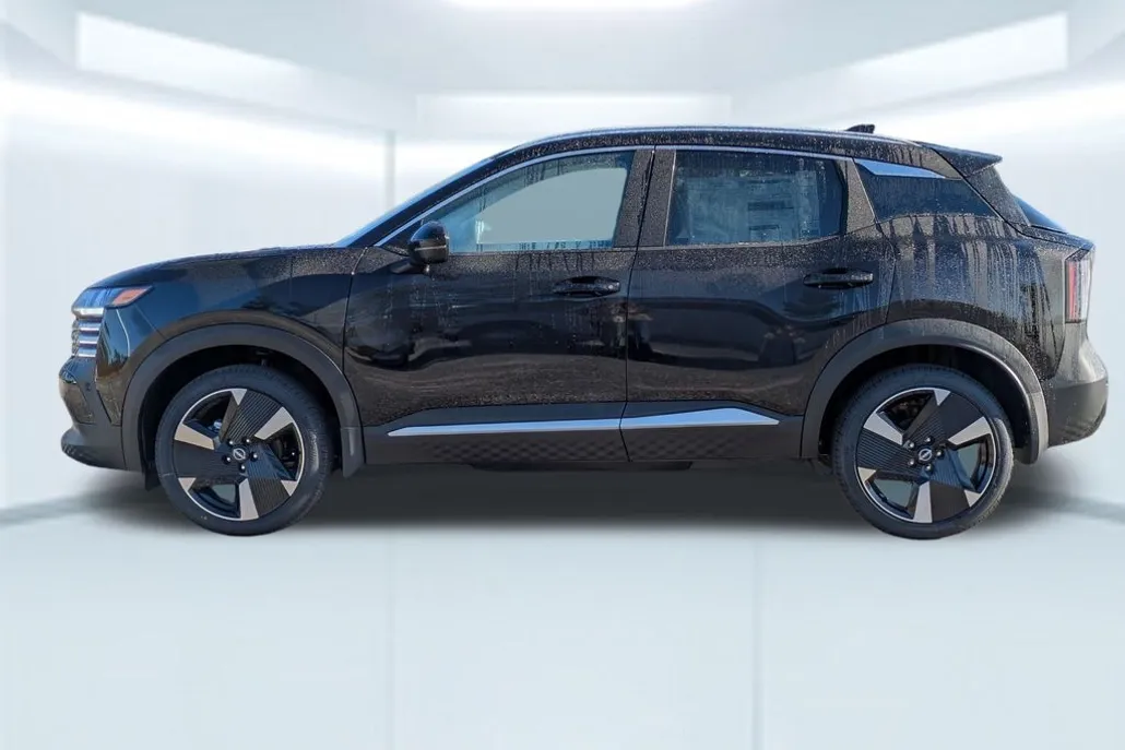 2025 Nissan Kicks SR photo 1
