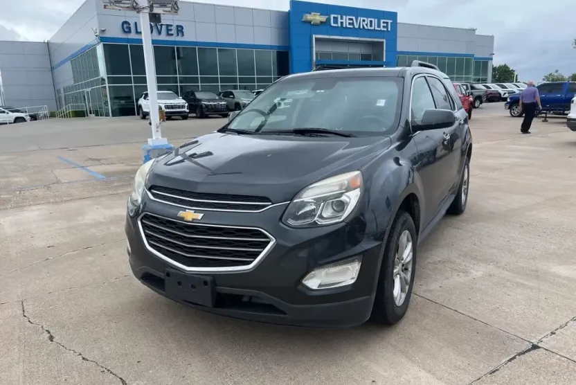 2017 Chevrolet Equinox LT photo 1