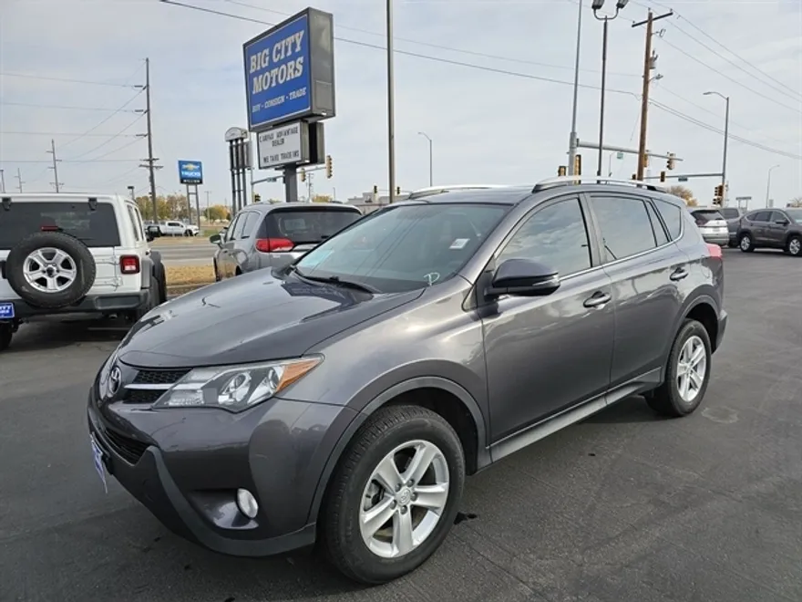 2014 Toyota RAV4 XLE photo 1