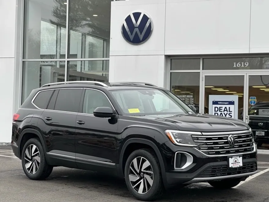 2025 Volkswagen Atlas SEL photo 1