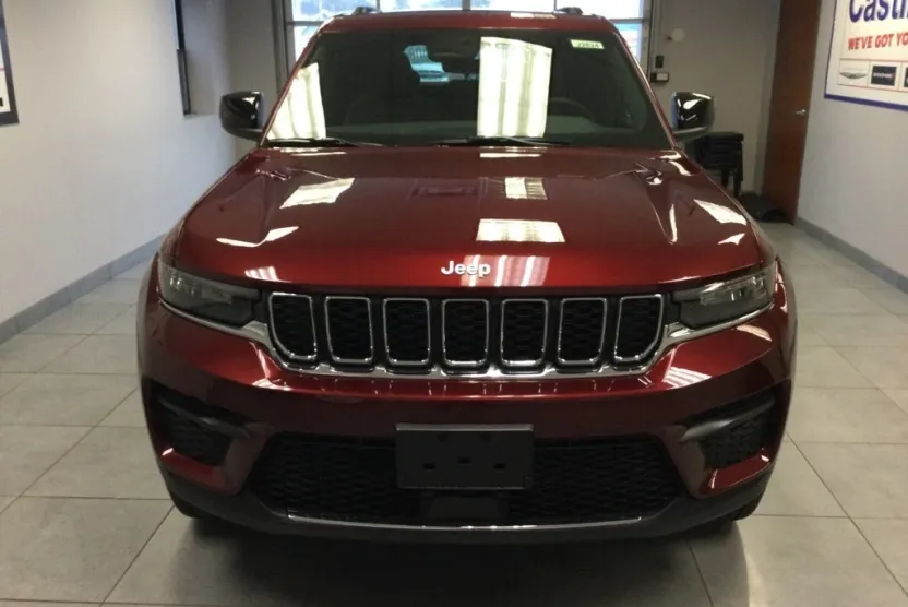 2025 Jeep Grand Cherokee Laredo X photo 1