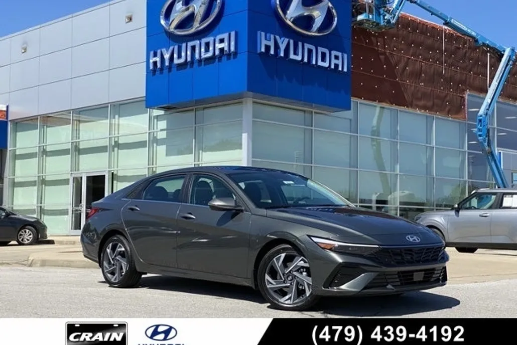 2025 Hyundai Elantra Limited photo 1