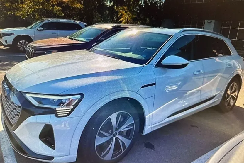 2024 Audi Q8 Premium photo 1