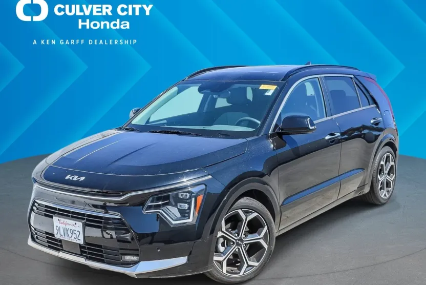 2023 Kia Niro SX Touring photo 1