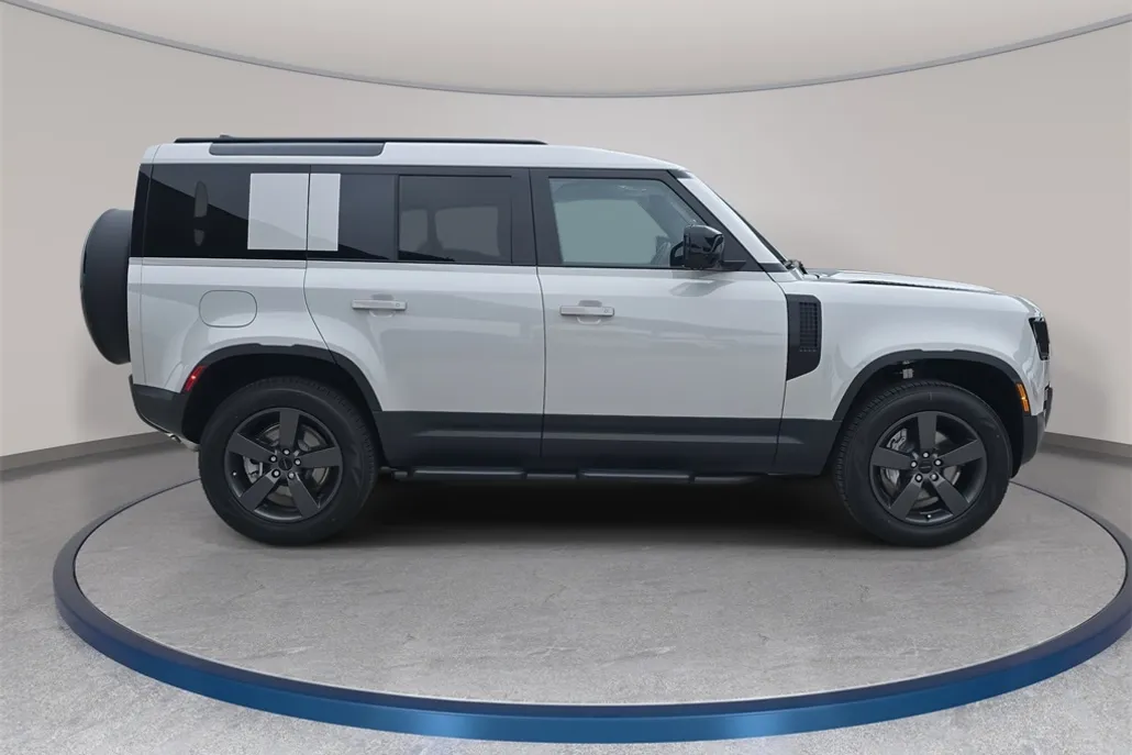 2026 Land Rover Defender 110 S photo 1