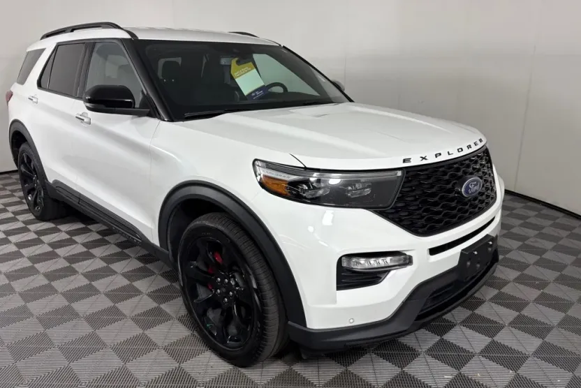 2024 Ford Explorer ST photo 1
