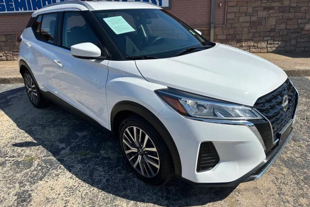 2022 Nissan Kicks SV photo 1